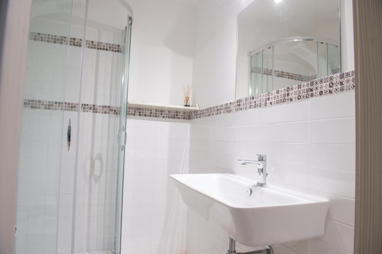 Camera Matrimoniale/Doppia con Letti Singoli con Bagno